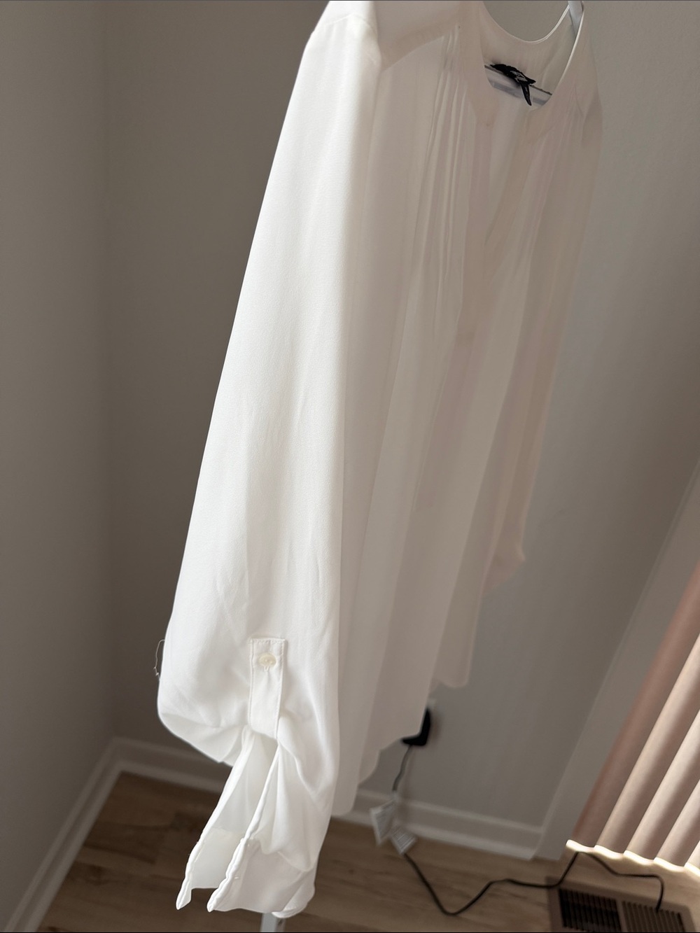 Simply Vera Vera Wang Cream Split V-Neck Blouse - Picture 4 of 8